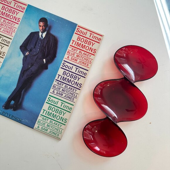 Wovo Red Small Twist Serving Dish 12" x 6" (record shown for scale) - Picture 1 of 7